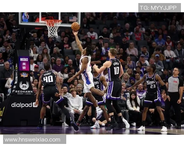 独行侠与快船的激战揭示了NBA季后赛的悬念与精彩瞬间 独行侠与快船的激战揭示了NBA季后赛的悬念与精彩瞬间